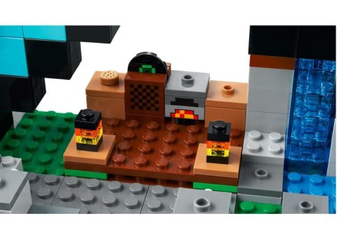 Klocki Minecraft 21244 Bastion miecza Klocki Minecraft 21244 Bastion miecza