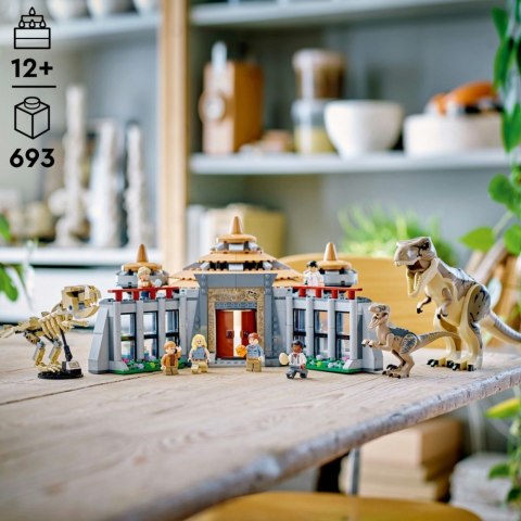 Klocki Jurassic World 76961 Centrum dla odwiedzających: atak tyranozaura i raptora Klocki Jurassic World 76961 Centrum dla odwiedzających: atak tyranozaura i raptora