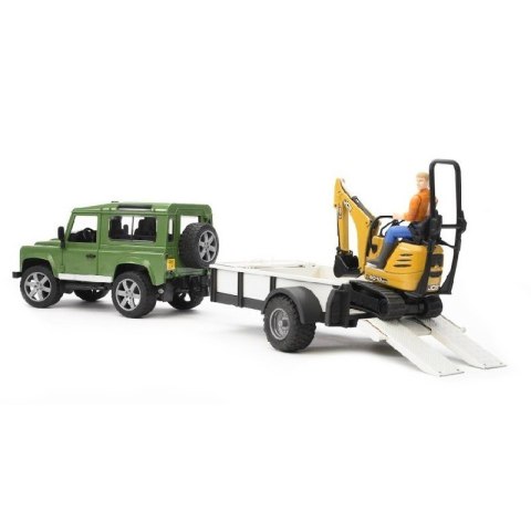 Land Rover z przyczepą i mikrokoparką Land Rover z przyczepą i mikrokoparką
