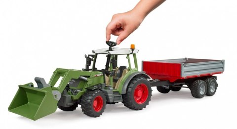 Ciągnik Fendt Vario 211 z ładowaczem czołowym i wywrotką Ciągnik Fendt Vario 211 z ładowaczem czołowym i wywrotką